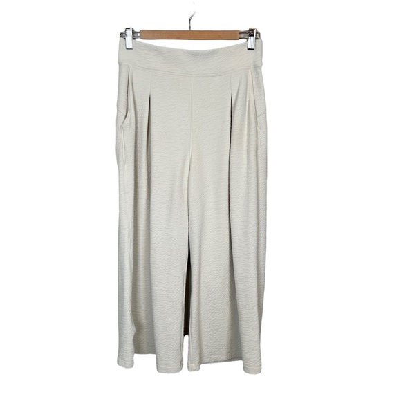 Lululemon Can You Feel The Pleat Textured Wide Leg Cropped Pant in Light Ivory 8 - Picture 5 of 13